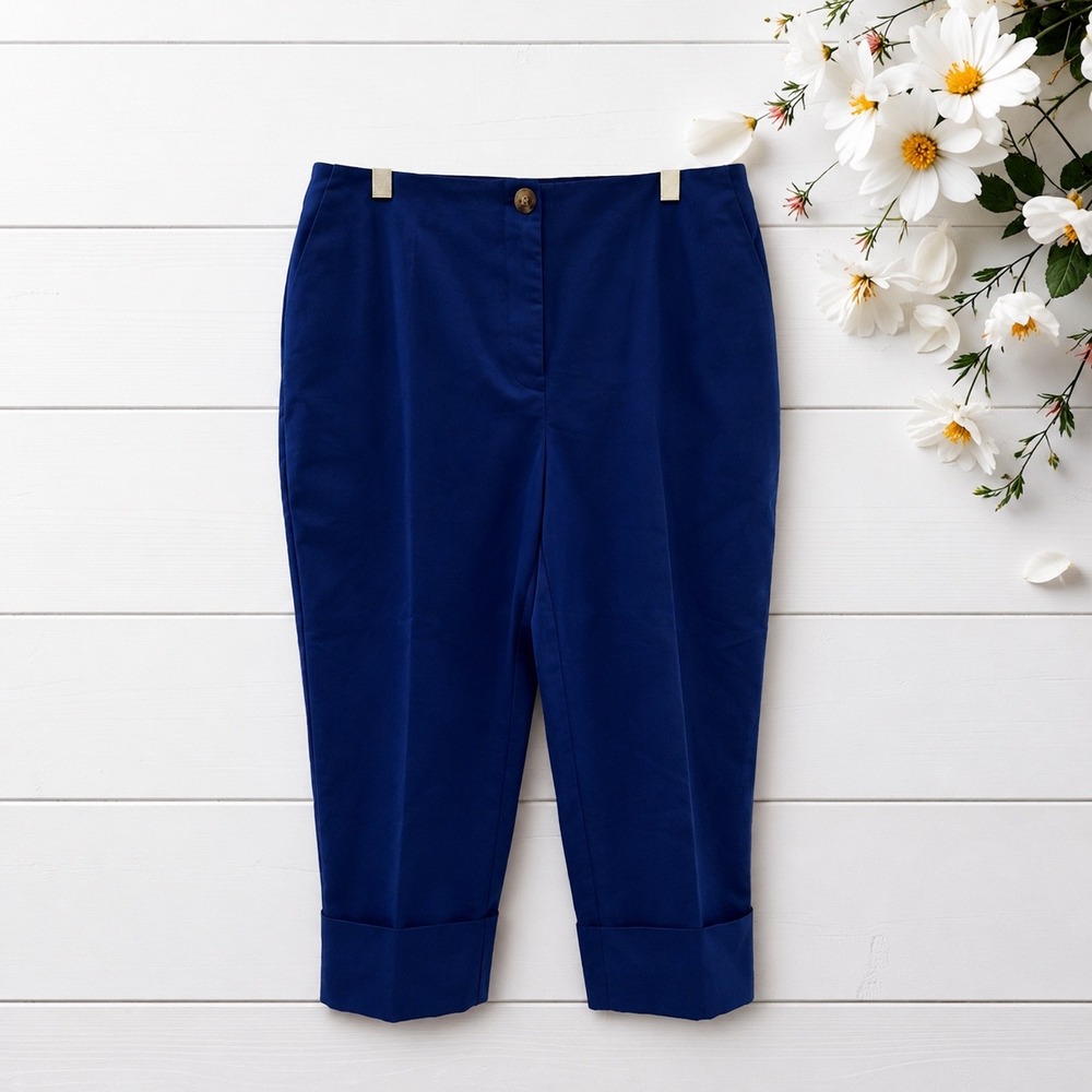 Chico's Cropped pants Capris in royal blue